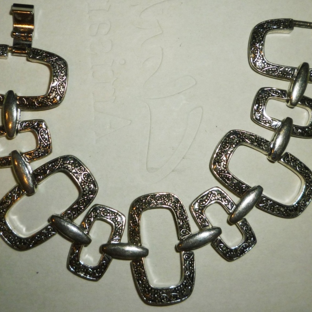 TEXTURED SILVERPLATED EMBOSSED TOGGLE BRACELET MONET